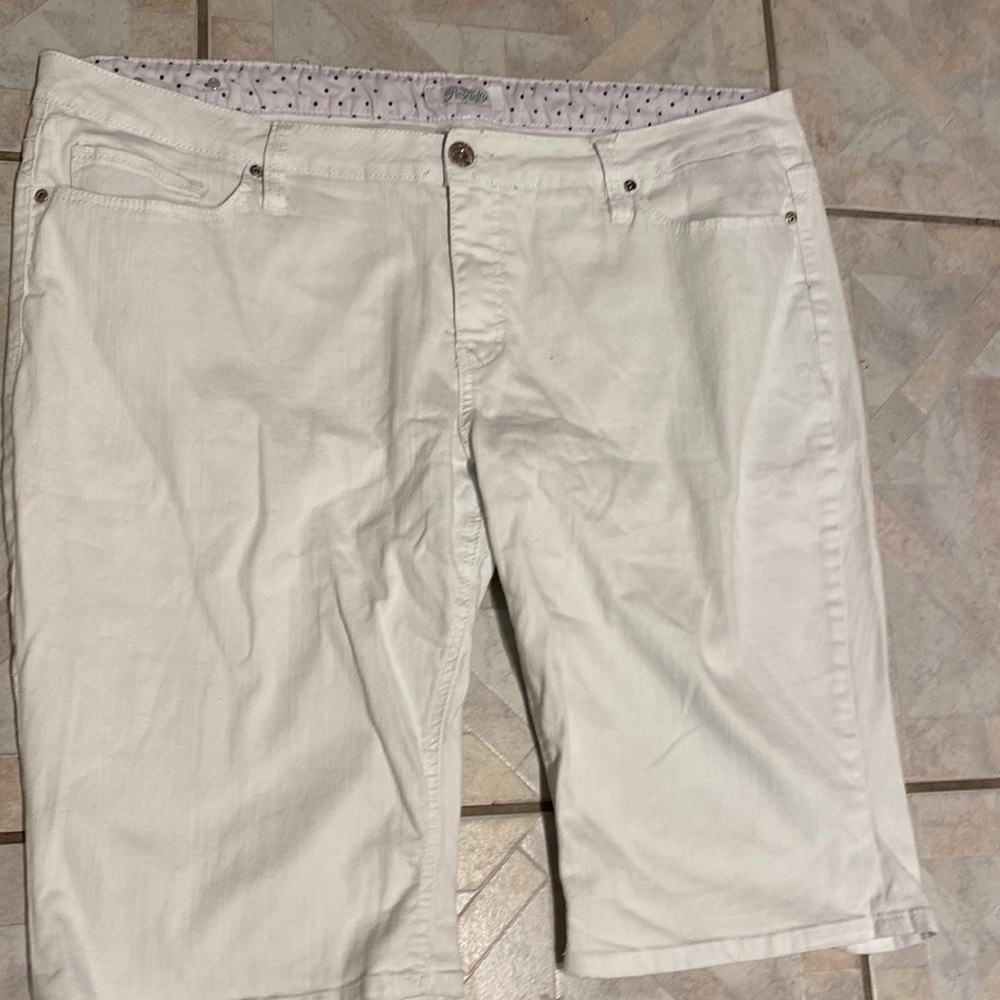 E womens YMI casual solid white stretch plus size denim shorts 24W